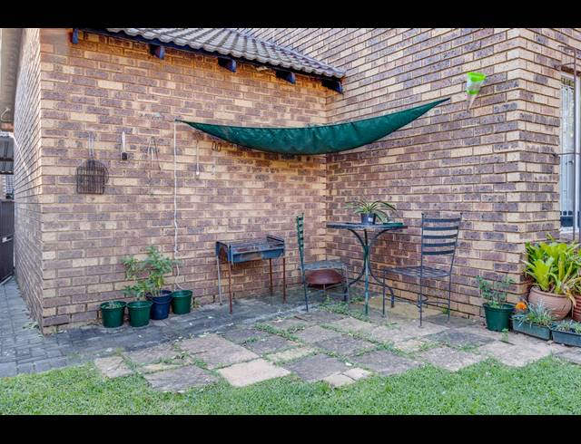 2 BEDROOM TOWNHOUSE FOR SALE IN ALLEN'S NEK